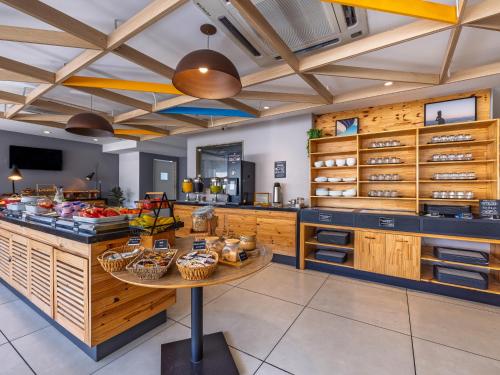 Food and beverages, B&B HOTEL Rio de Janeiro Norte in Meier