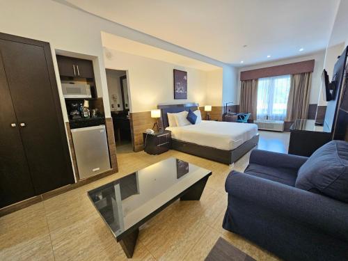 Beverly Hills: Hotel and Business in San Salvador