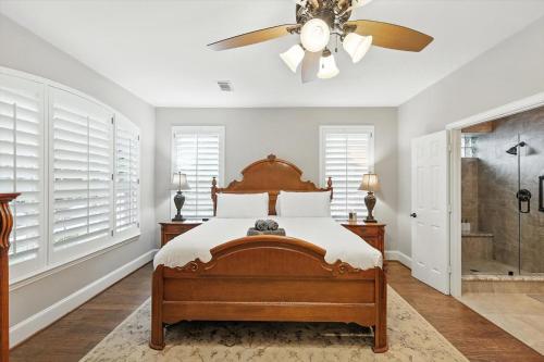 Shower, Lewisville Luxe Oasis | Pool, BBQ, Theater Room in Lake Dallas