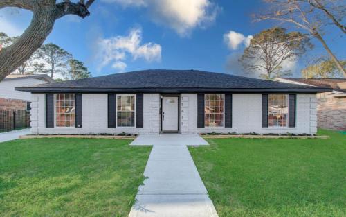 Exterior view, 5-BD, 2-BA Tranquil Retreat ft Jacuzzi & Playground in Ellington