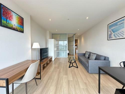 Vision 1BR Apartment – Square View & Parking – khách sạn tại West Beach
