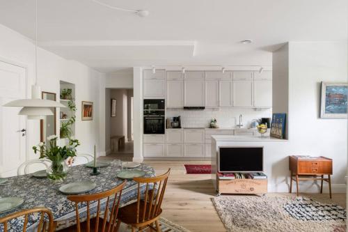 Well-Located Hägersten Apartment Near Metro (Well-Located Hagersten Apartment Near Metro) in 하게르스텐 - 릴제홀멘