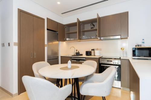 CitiHome Grande - Elegant Downtown 1BR - image 14