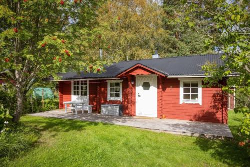 . Cozy Nordic Cottage by the Forest and Sea