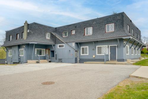 Near Boating, Lake Huron! Quiet Condo on Creek in Порт Хюрън, Мичиган