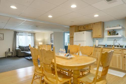Near Boating, Lake Huron! Quiet Condo on Creek in Порт Хюрън, Мичиган