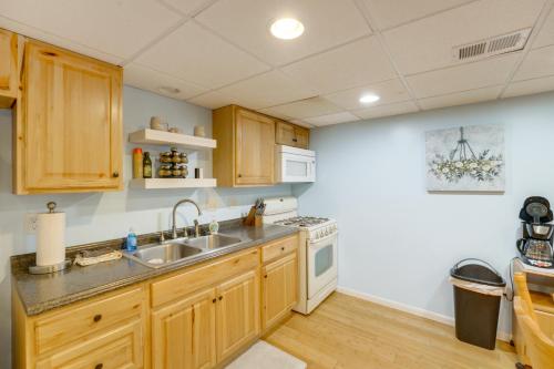 Near Boating, Lake Huron! Quiet Condo on Creek in Порт Хюрън, Мичиган