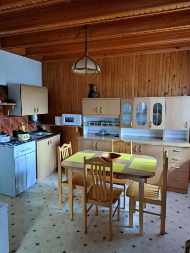 Domek z Widokiem na Zalew Solinski, Wolkowyja, Bieszczady in Wolkowyja