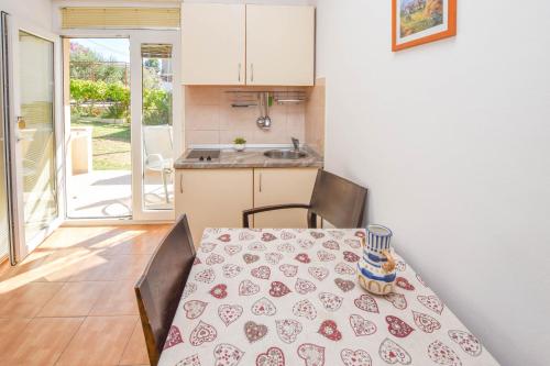 Apartments Dijana - image 4