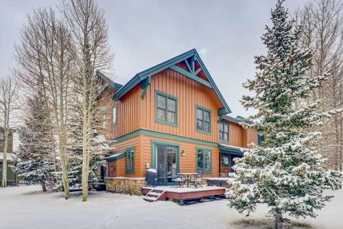 Family Hot Tub, MountainScape Chalet! Paradise! – khách sạn tại Núi Baldy