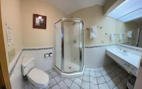 Mohican Resort Motel Conveniently located to all Adirondack attractions - image 38
