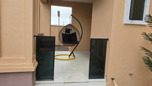 3bedroom Ensuite Home with Pool ,Wifi & 24 hour Power in อะคูร์
