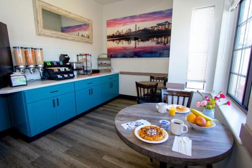 Carousel Beach Inn - image 33