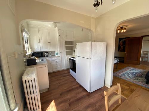 Furnished Apartments - Climate Pledge Arena Next Door - image 3