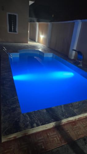 2bedroom Ensuite Home with Pool ,Wifi & 24 hour Power in อะคูร์
