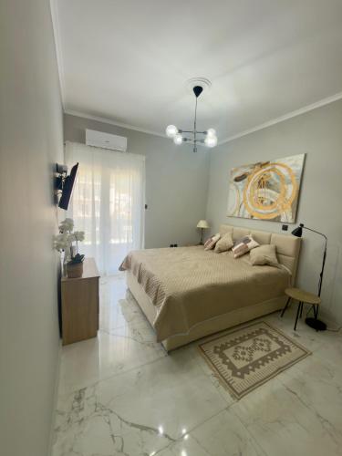 Eleni’s Mountainview Central Studio by the Sea