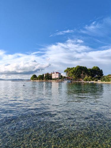 pludmale, Kuća Ljubica (Kuca Ljubica) in Zlarin