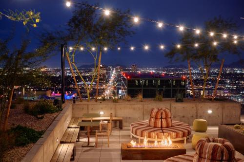 Bar/lounge, Sentral Sol Modern in Phoenix (AZ)