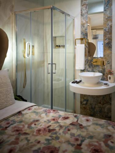 Via Toledo- 4suit en suite - Jacuzzi - Palazzo storico -
