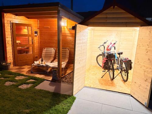 Ferienwohnung Joli mit Außensauna und Fahrradgarage in Weißenfels, Deutschland