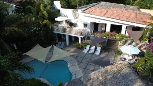 Mis 4 Tesoro's Tropical Paradise Home in Acachapa