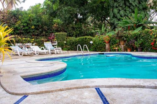 Mis 4 Tesoro's Tropical Paradise Home in Acachapa