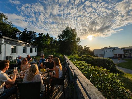 Balcony/terrace, Hallestrand Vandrarhem - Hostel in Stromstad