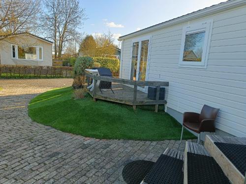 Kert, Sunny Chalet near Amsterdam at Camping Venhop in Berkhout