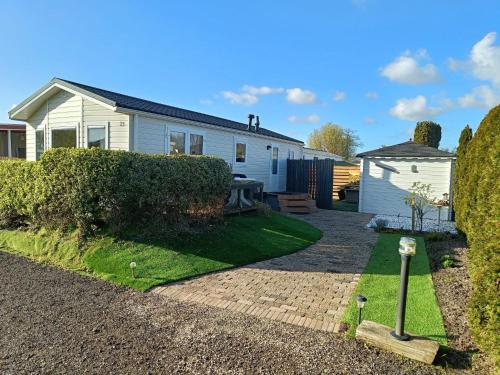 Kert, Sunny Chalet near Amsterdam at Camping Venhop in Berkhout