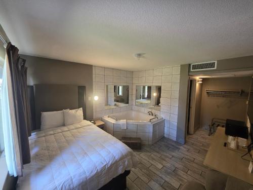 Econo Lodge Inn & Suites Yuma in يوما