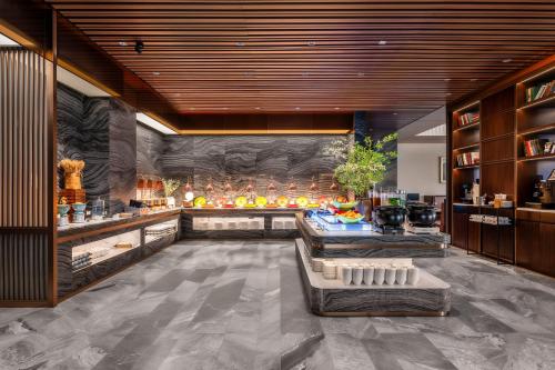 Restaurant, Holiday Inn Express Beijing Wangjing Center by IHG in Beijing