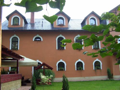 Penzion U cervenych vrat in Libechov