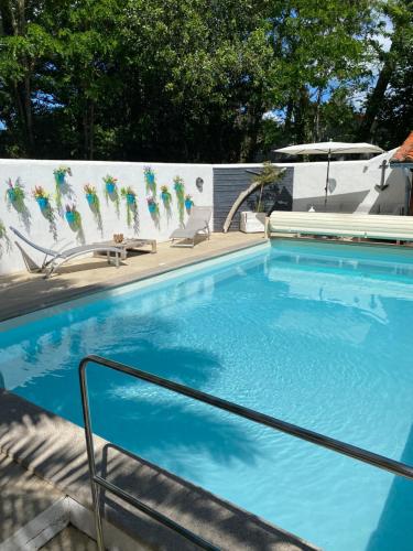 VILLA COSY avec PISCINE ET SPA EN BORD DE MER – khách sạn tại Rivedoux-Plage