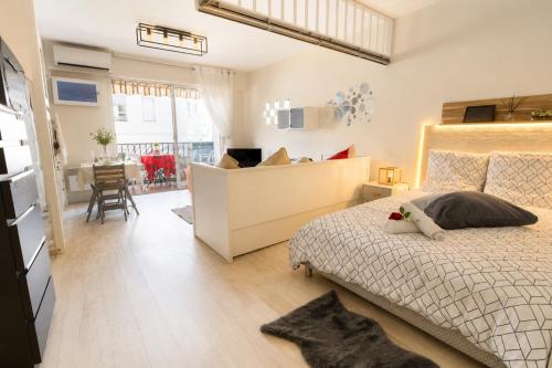 Studio tout confort, parking privé, terrasse et plage