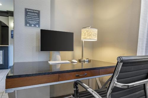 Best Western South Plains Inn & Suites - image 44