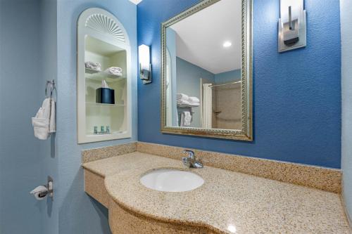 Best Western South Plains Inn & Suites - image 31