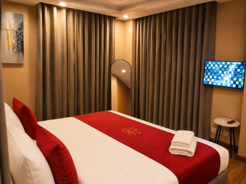 Goldcrest Mall DHA Phase 4 - Luxury Serviced Apartments by Alvis Suite - image 11