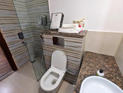 Goldcrest Mall DHA Phase 4 - Luxury Serviced Apartments by Alvis Suite - image 7