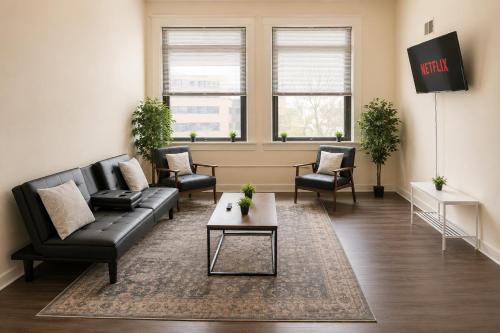 Cozy Playhouse Sq Loft Near Clinic & CSU