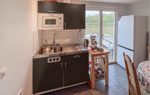 Kitchen, 1 Bedroom Cozy Apartment In Brantevik in Viarp