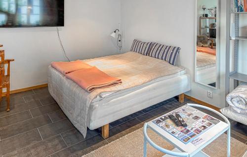 1 Bedroom Cozy Apartment In Brantevik in Viarp