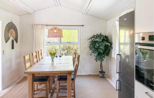 virtuve, 2 Bedroom Cozy Home In Idestrup in Idestrup