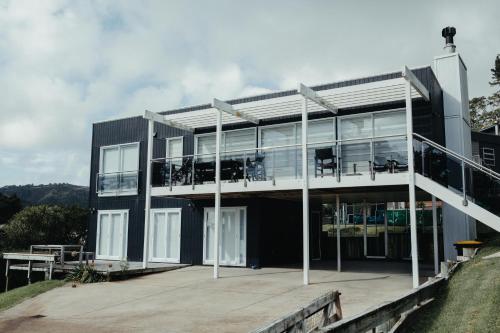 Kuaotunu Beach Four Bedroom House – khách sạn tại Kuaotunu