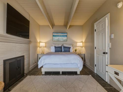 Waterfront Camano Island Retreat, Hot TubKayaks in Kamano sala (WA)