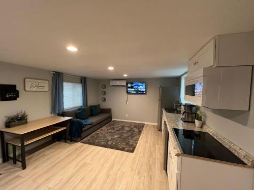 Modern Guesthouse with everything you may need! in Lake Panasoffkee (FL)