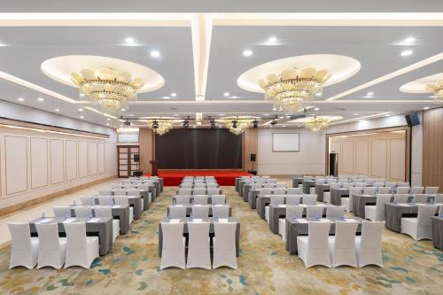 云麗国际酒店广州白云国际会议中心百信广场店 - image 4