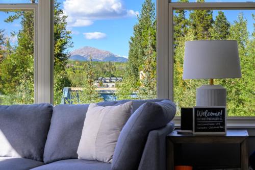 New Luxury Chalet #135 With Hot Tub & Great Views - 500 Dollars Of FREE Activities & Equipment Rentals Daily in Winter Park, USA