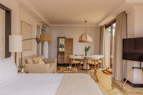 room detail thumbnail 2
