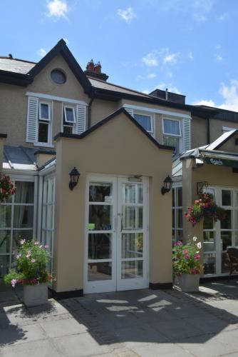 Entrance, Woodfield House Hotel in Limerick