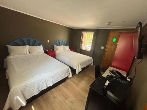 Berkshire Lake Lodge - image 12
